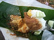 インドネシアのアヤムゴレン弁当