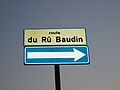 Panneau routier standard monolingue français.