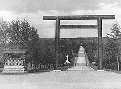Ворота главного синтоистского храма Карафуто в 1930-е годы