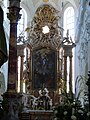 Altar utama Pemahkotaan Maria