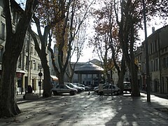 Place des Carmes, vue vers la halle du marché