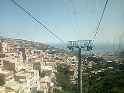 Vue sur Z'ghara à partir d'une cabine.