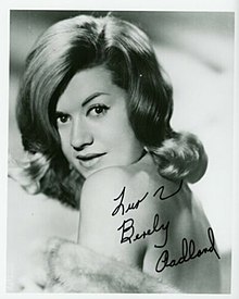 Description de l'image Beverly Aadland press signed photo.jpg.