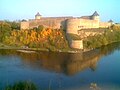 La fortalesa d'Ivàngorod des del riu Narva.