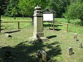 Jagdsäule und historische Forstgrenzsteine an der Schneise 21 im Tharandter Wald, Gemarkung Grillenburg