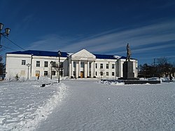 Monument to Lenin in front of the House of Culture