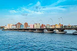 Cầu phao Nữ hoàng Emma ở Willemstad