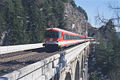 4010 mit Steuerwagen 6010 004–7 voran auf dem Krauselklauseviadukt (2002)