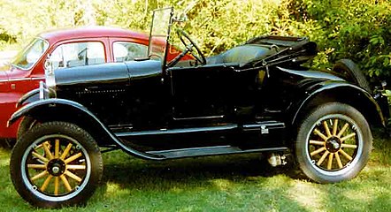 1926 Runabout – with higher hood and longer cowl panel