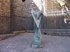 A Margarida Xirgu (1988), d'Eudald Serra, Plaça Canonge Colom.