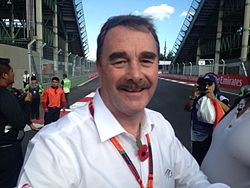 Mansell seuraamassa nimikkomutkansa julkistamista Meksikon GP:ssä 2015.[1]