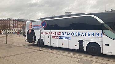 De "Ingerbus", de campagnebus van Danmarksdemokraterne in 2022