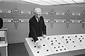 Minister J. A. Bakker (V&W) opent sluizen-complex Haringvlietdam (2-11-1970)