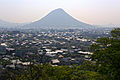 丸亀城より望む飯野山と丸亀市街