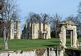 Vue de ruines du château de Montceaux.