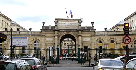 Entrée de l'hôpital Lariboisière.