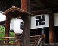 Svastiche al Tempio di Zenko a Nagano, Giappone.