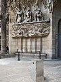 Escultura Adoració dels reis d'Orient a la Porta de la Caritat de la Sagrada Família (1982)