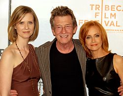 Cynthia Nixonová, John Hurt a Swoosie Kurtz při uvedení filmu na festivalu Tribeca