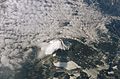 Fotografia tirada a partir do Columbia mostra o Monte Fuji, no Japão, e áreas adjacentes.