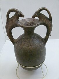 Vaso con manici a forma di stambecco (Museo di Persepoli)