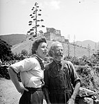 Vivica Bandler med socialistledare i Italien, på resa med segelbåten Daphne, bild tagen av Göran Schildt