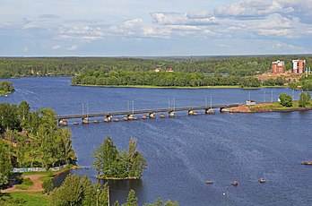 Une vue vers l'isthme de Carélie du haut de la tour du château de Vyborg (oblast de Léningrad, Russie). (définition réelle 4 110 × 2 718)