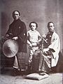 Nadars Sohn mit zwei Mitgliedern einer Gesandtschaft aus Japan (1863)