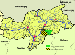 Gröden helyzete Dél-Tirol térképén. (Zöld= a völgyhöz tartozó községek, sávos= a völggyel szomszédos községek)