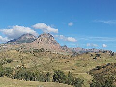 Uarsenis, cordilheira no noroeste do país.