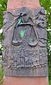 Würzburg, Schottenanger, Denkmal für Hans Böhm (Detail des Bronzefrieses)