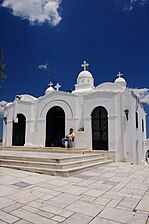 Το εκκλησάκι του Αγίου Γεωργίου στην κορυφή