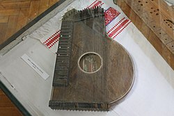 Цитра в музеї народних музичних інструментів Закарпаття