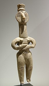 Figurine féminine stéatopyge du type de Kaluraz. Culture d'Amlach, village du nord de l'Iran, début du Ier millénaire av. J.-C.