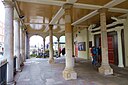 ☎∈ Windsor Guildhall's former covered corn market showing gaps between inside columns and the ceiling.