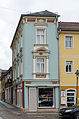 Wohnhaus mit Laden in geschlossener Bebauung in Ecklage