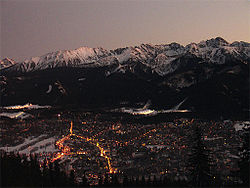 Suasana Zakopane pada malam hari.