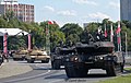 Військовий парад в Варшаві на День Війська польського в 2019, присутні Leopard 2A5 (передній план) та M1A2 Abrams