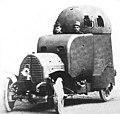 Un prototip del Vehicle Blindat de Combat Austro-Daimler, 1906.