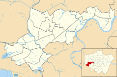 Mapa konturowa gminy Hounslow, blisko centrum na lewo u góry znajduje się punkt z opisem „Hounslow West”