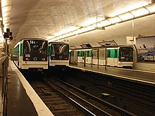 Rames MF 67 stationnées au terminus Pont de Levallois - Bécon.