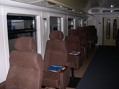 Салон вагона 1 класса с сиденьями по схеме 1+2