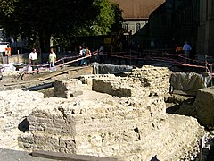 Ostanki poznorimske utrdbe Constantia na Samostanskem trgu (Münsterplatz).
