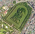 Daisen Kofun, il più grande tumulo sepolcrale del mondo.[11]