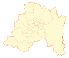 Mapa konturowa Regionu Metropolitalnego, blisko centrum u góry znajduje się punkt z opisem „Santiago”