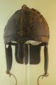 Teilrekonstruierter Kammhelm eines römischen Kavalleristen aus Burgh Castle, Mitte des 4. Jahrhunderts n. Chr. (Time and Tide Museum, Great Yarmouth)