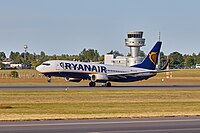 Boeing 737-800 EI-FEF Poznan-Lavitsa aeroportidan uchadi