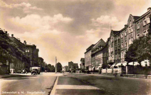 Hauptbahnhof (links) mit Stadtbus. Um 1940