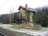 26. KW Ein Bahnwärterhaus in Sudislav nad Orlicí (Halbendorf an der Adler), Okres Ústí nad Orlicí, Tschechien.