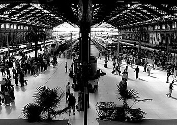 Vue intérieure de la gare de Lyon à Paris. (définition réelle 798 × 578)